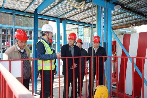 重慶市環(huán)保局局長(zhǎng)辛世杰視察建筑工地?fù)P塵污染防治 重慶市環(huán)保局局長(zhǎng)辛世杰視察建筑工地?fù)P塵污染防治